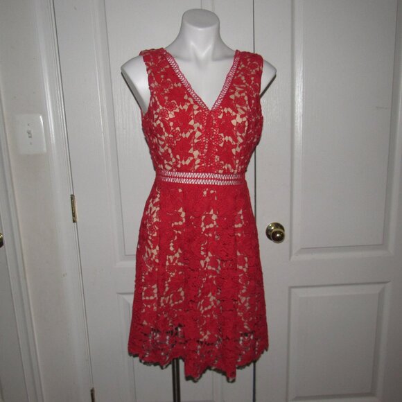NWT Alya x Francesca’s Red Lace Fit & Flare Dress –  Scallop Hem Size M Romantic - Picture 2 of 8